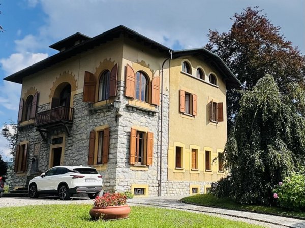casa indipendente in vendita ad Alta Valle Intelvi in zona Lanzo d'Intelvi