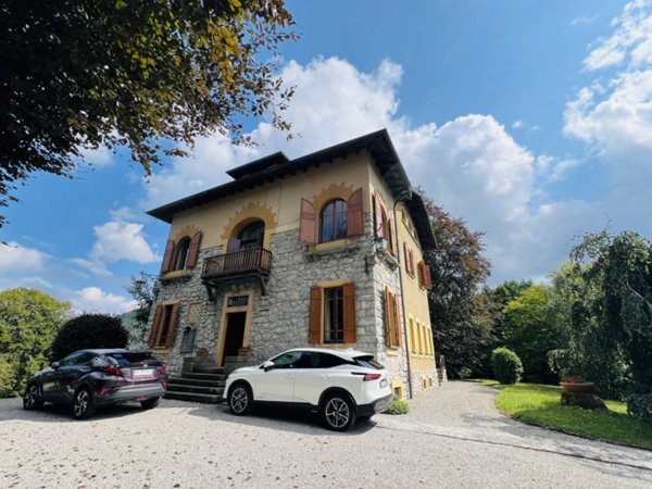 casa indipendente in vendita ad Alta Valle Intelvi in zona Lanzo d'Intelvi