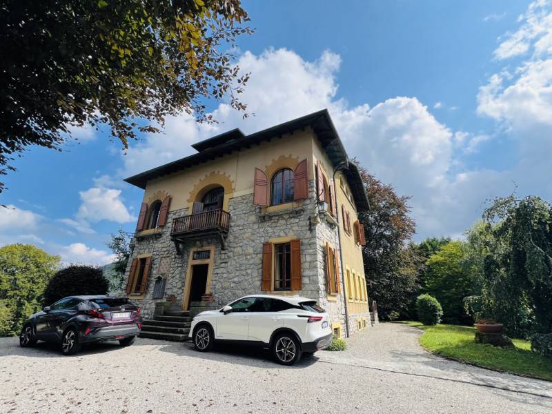 casa indipendente in vendita ad Alta Valle Intelvi in zona Lanzo d'Intelvi