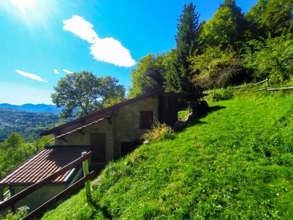 baita in vendita ad Alta Valle Intelvi in zona Ramponio Verna