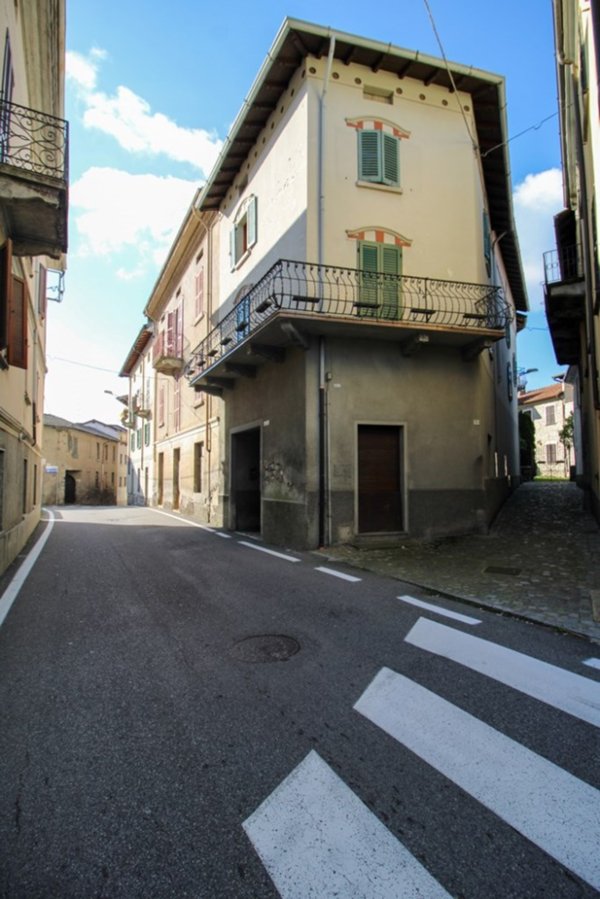 appartamento in vendita ad Alta Valle Intelvi in zona Pellio Intelvi
