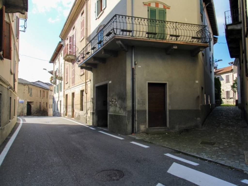 appartamento in vendita ad Alta Valle Intelvi in zona Pellio Intelvi