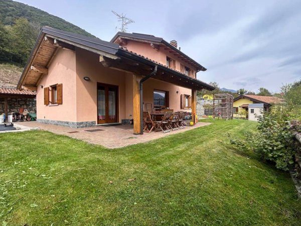 casa indipendente in vendita ad Alta Valle Intelvi in zona Ramponio Verna