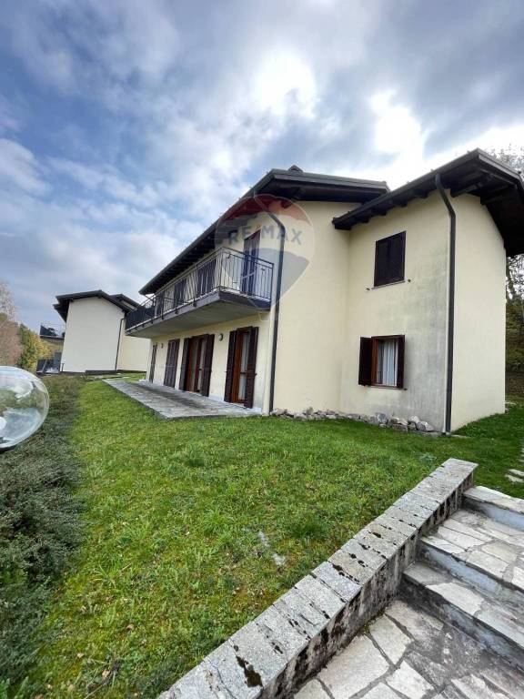 appartamento in vendita ad Alta Valle Intelvi in zona Lanzo d'Intelvi