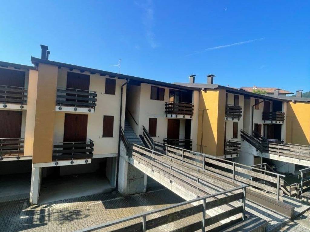 appartamento in vendita ad Alta Valle Intelvi in zona Lanzo d'Intelvi