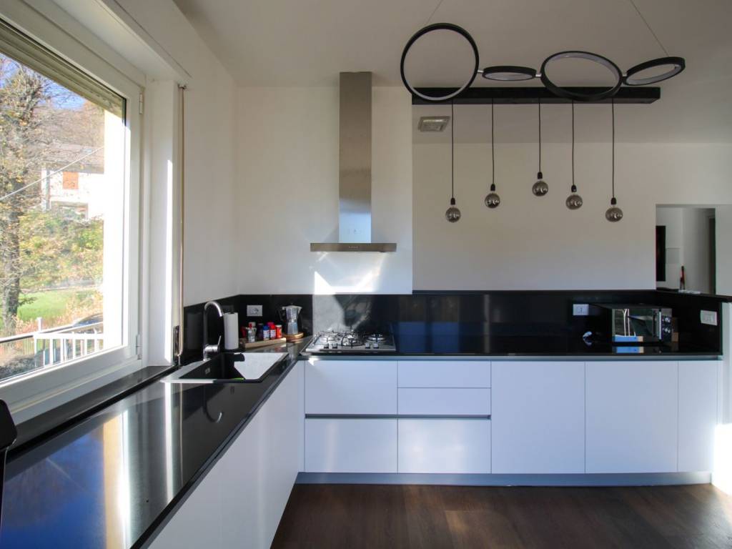 appartamento in vendita ad Alta Valle Intelvi in zona Lanzo d'Intelvi