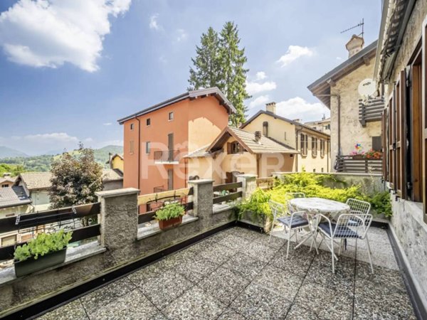 appartamento in vendita ad Alta Valle Intelvi in zona Lanzo d'Intelvi