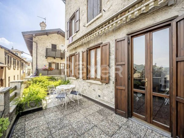 appartamento in vendita ad Alta Valle Intelvi in zona Lanzo d'Intelvi