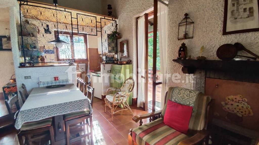 casa indipendente in vendita ad Alta Valle Intelvi in zona Lanzo d'Intelvi