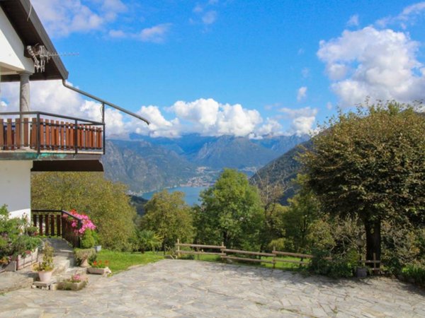 appartamento in vendita ad Alta Valle Intelvi in zona Pellio Intelvi