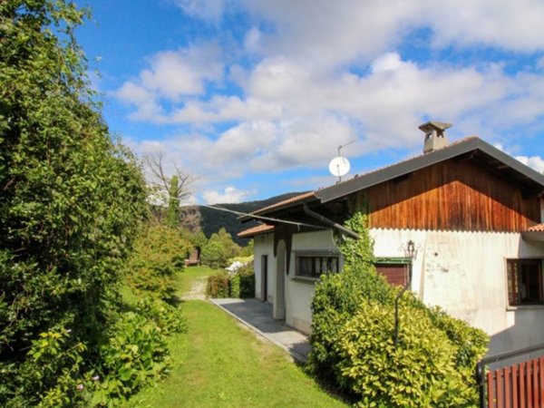 appartamento in vendita ad Alta Valle Intelvi in zona Pellio Intelvi