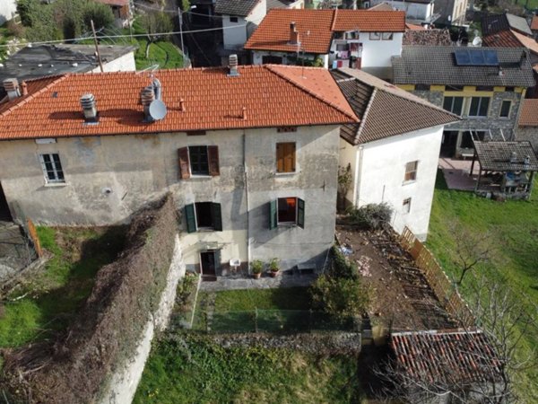 casa indipendente in vendita ad Alta Valle Intelvi in zona Lanzo d'Intelvi