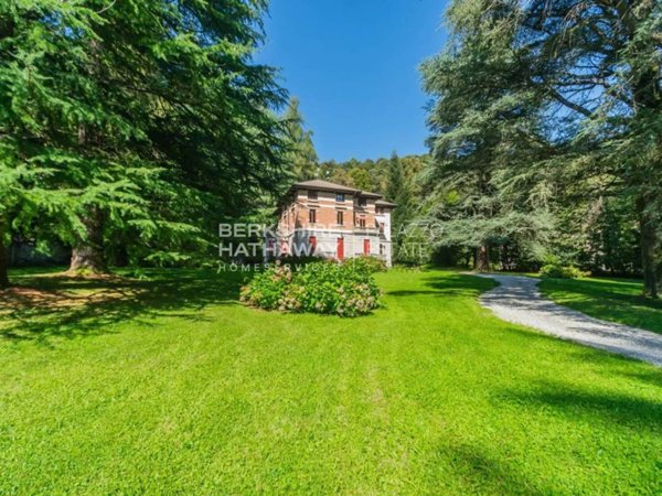 appartamento in vendita ad Alta Valle Intelvi in zona Lanzo d'Intelvi