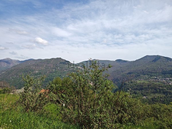 terreno edificabile in vendita ad Alta Valle Intelvi in zona Ramponio Verna