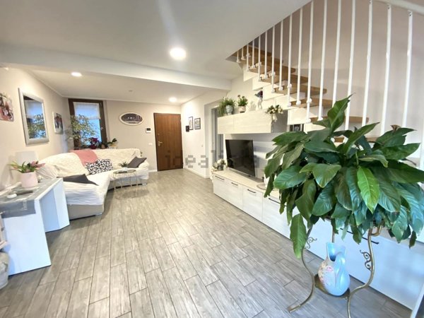 appartamento in vendita ad Alta Valle Intelvi in zona Scaria