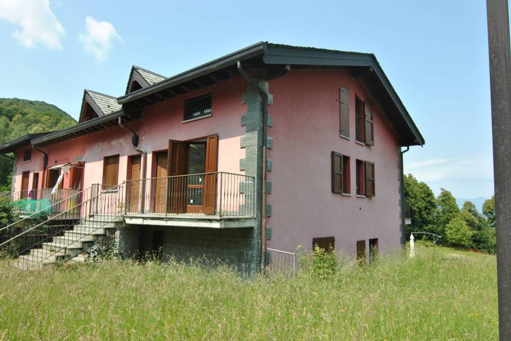 casa indipendente in vendita ad Alta Valle Intelvi in zona Lanzo d'Intelvi