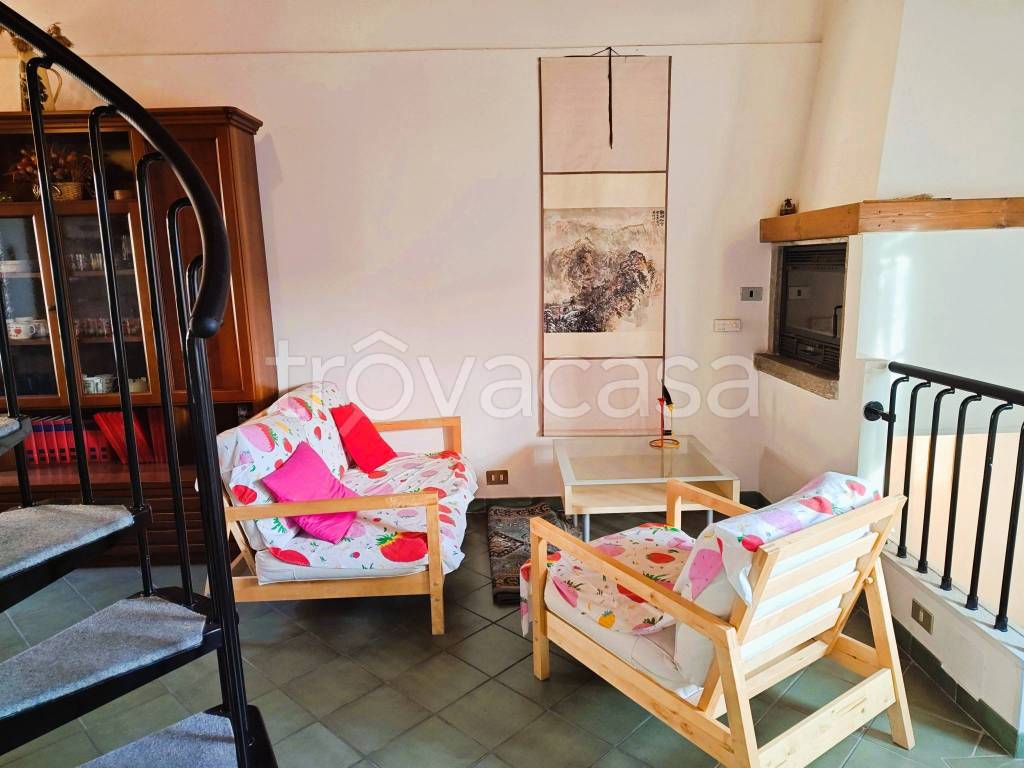 appartamento in vendita ad Alta Valle Intelvi in zona Ramponio Verna