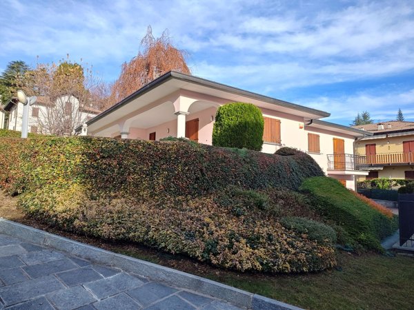 casa indipendente in vendita ad Alta Valle Intelvi in zona Lanzo d'Intelvi