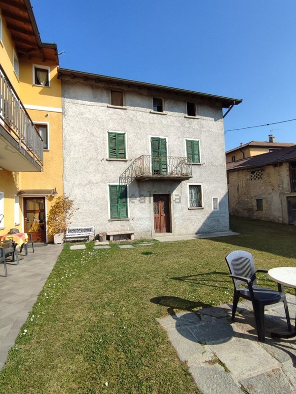 esavano in vendita ad Alta Valle Intelvi