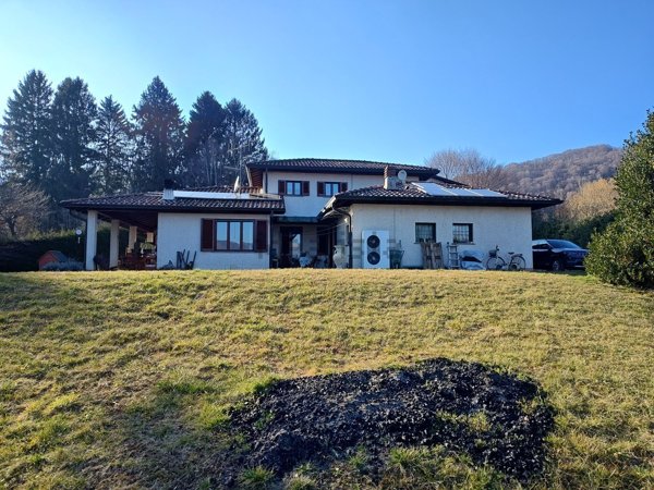 casa indipendente in vendita ad Alta Valle Intelvi in zona Lanzo d'Intelvi