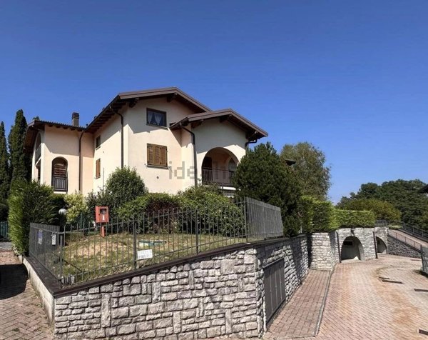 appartamento in vendita ad Alta Valle Intelvi in zona Lanzo d'Intelvi