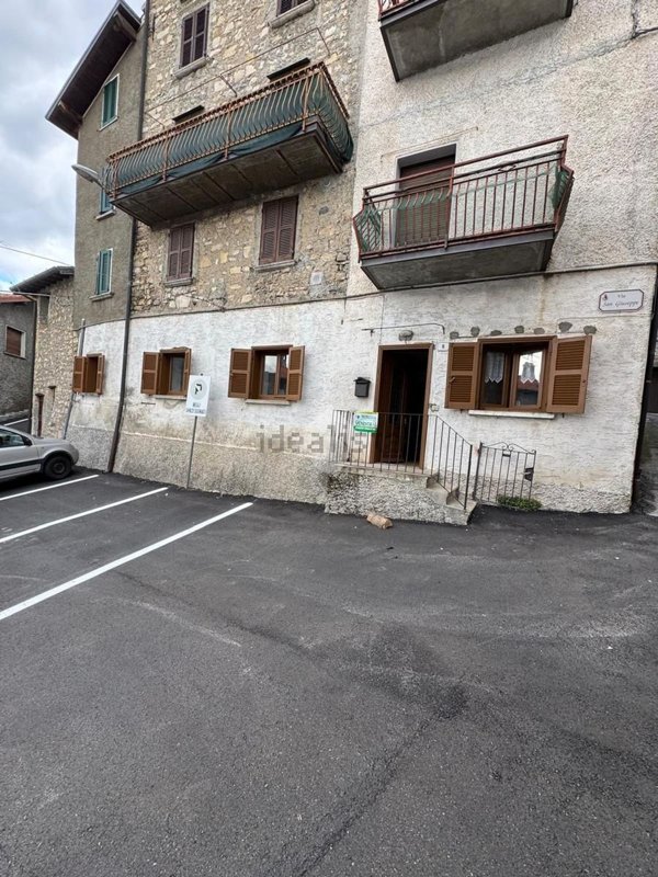 appartamento in vendita ad Alta Valle Intelvi in zona Scaria