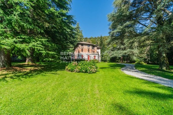 appartamento in vendita ad Alta Valle Intelvi in zona Lanzo d'Intelvi