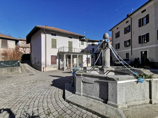 intera palazzina in vendita ad Alta Valle Intelvi in zona Pellio Intelvi
