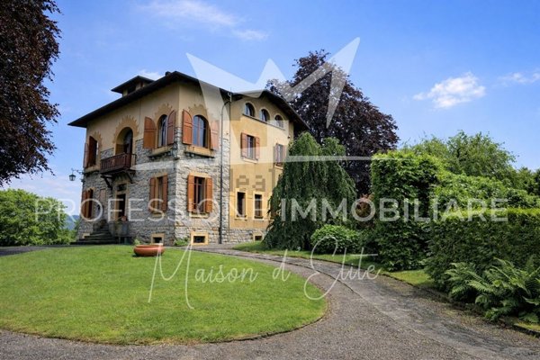 casa indipendente in vendita ad Alta Valle Intelvi in zona Lanzo d'Intelvi