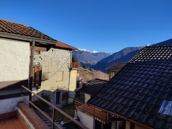 casa indipendente in vendita ad Alta Valle Intelvi in zona Ramponio Verna