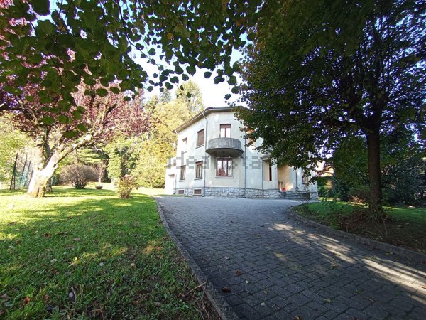 casa indipendente in vendita ad Alta Valle Intelvi in zona Lanzo d'Intelvi