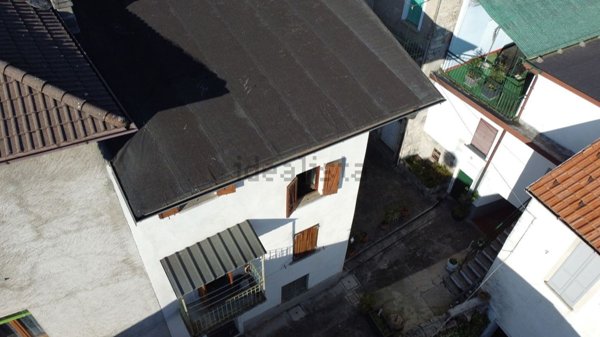 appartamento in vendita ad Alta Valle Intelvi in zona Ramponio Verna