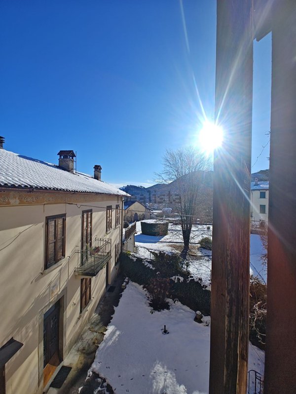 casa indipendente in vendita ad Alta Valle Intelvi in zona Lanzo d'Intelvi