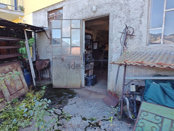 locale di sgombero in vendita ad Alta Valle Intelvi