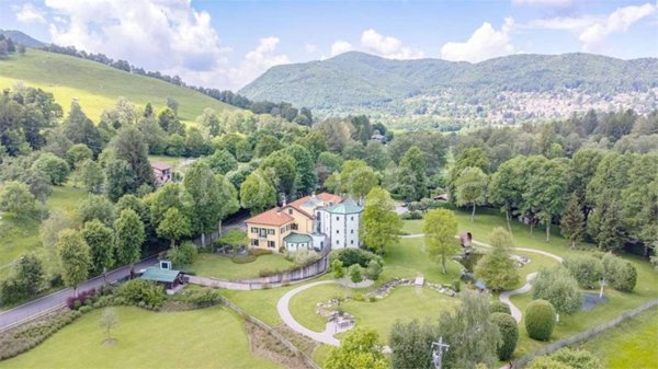 negozio in vendita ad Alta Valle Intelvi in zona Pellio Intelvi