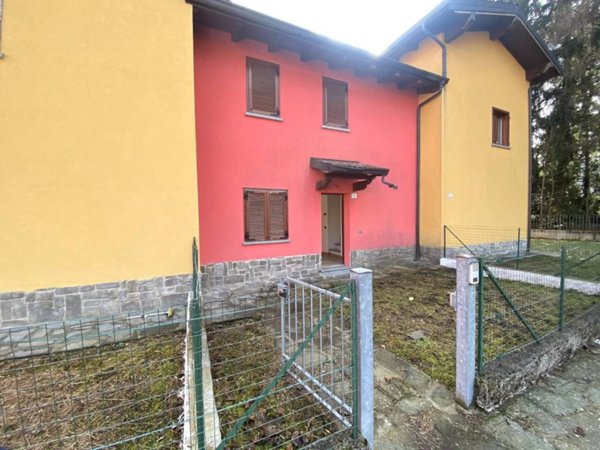 casa indipendente in vendita ad Alta Valle Intelvi in zona Lanzo d'Intelvi