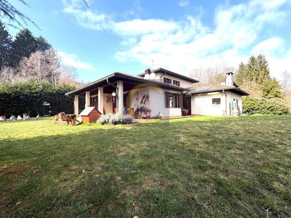 casa indipendente in vendita ad Alta Valle Intelvi in zona Lanzo d'Intelvi