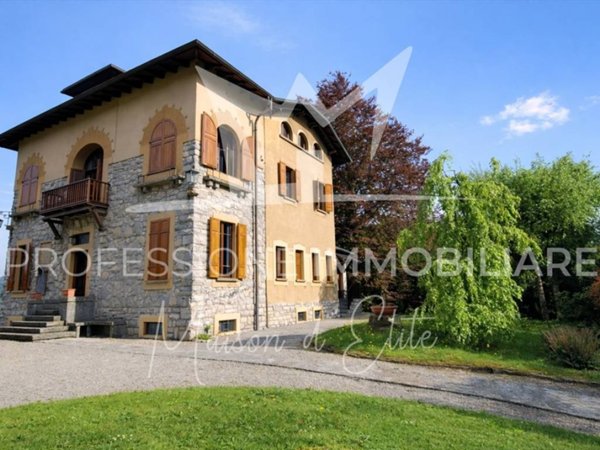 casa indipendente in vendita ad Alta Valle Intelvi in zona Lanzo d'Intelvi