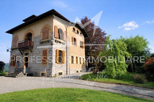 casa indipendente in vendita ad Alta Valle Intelvi in zona Lanzo d'Intelvi