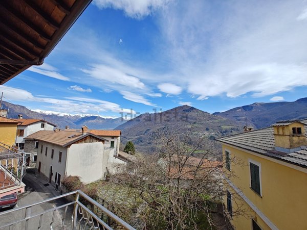 casa indipendente in vendita ad Alta Valle Intelvi in zona Ramponio Verna