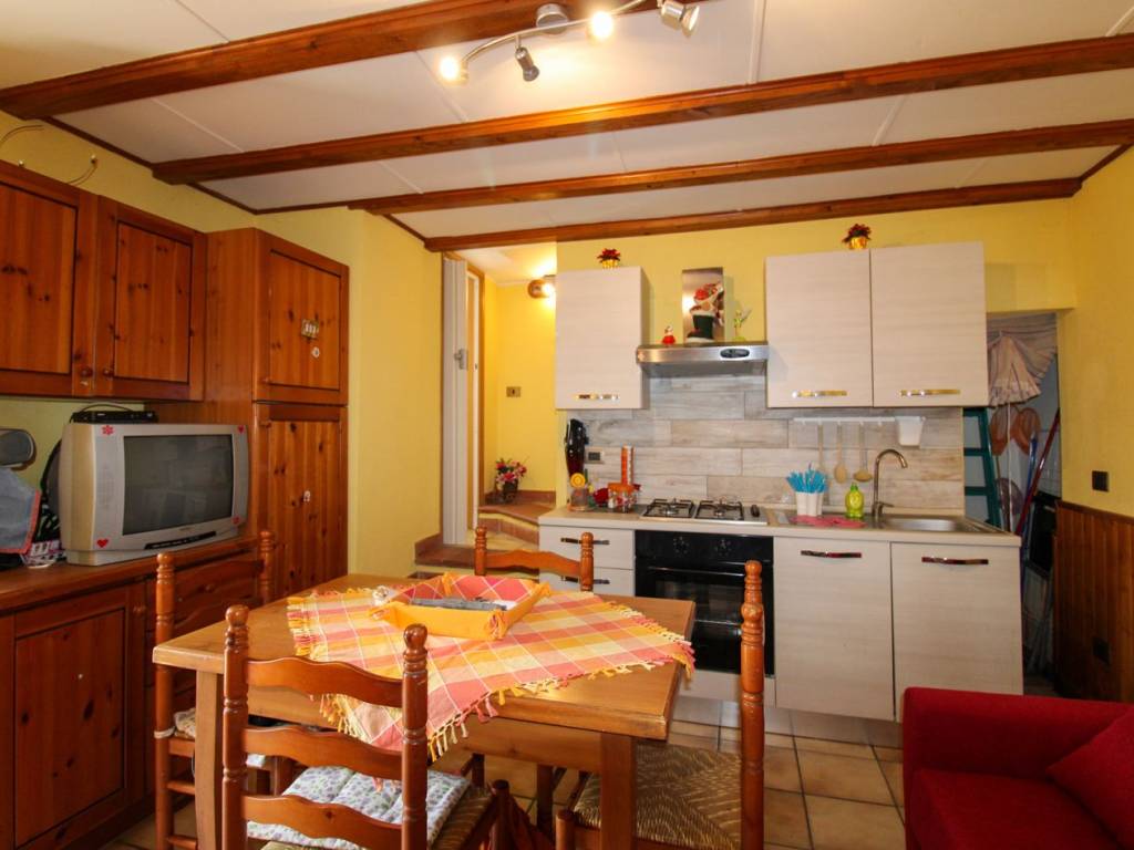 appartamento in vendita ad Alta Valle Intelvi in zona Scaria