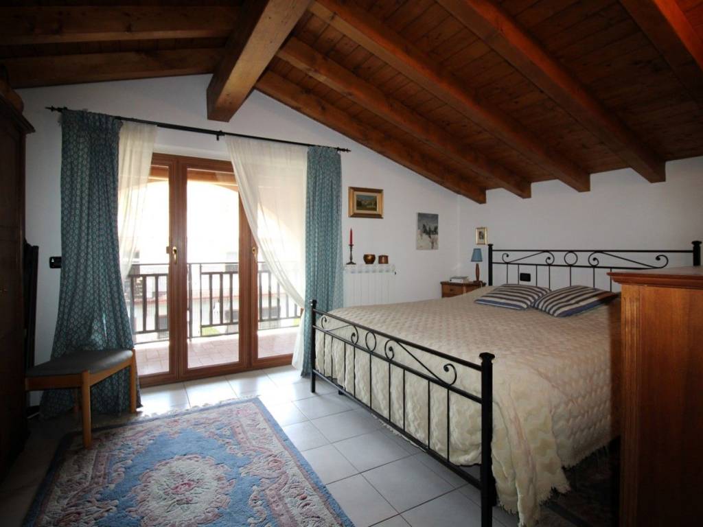 appartamento in vendita ad Alta Valle Intelvi in zona Lanzo d'Intelvi