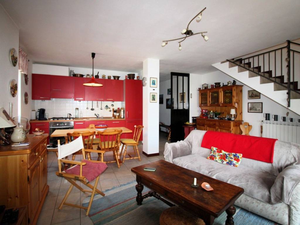 appartamento in vendita ad Alta Valle Intelvi in zona Lanzo d'Intelvi