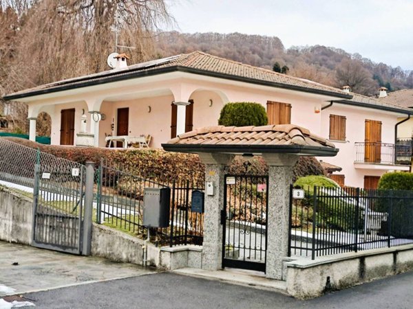 casa indipendente in vendita ad Alta Valle Intelvi in zona Lanzo d'Intelvi