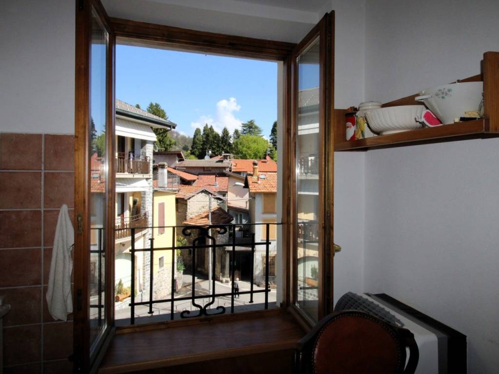 appartamento in vendita ad Alta Valle Intelvi in zona Lanzo d'Intelvi