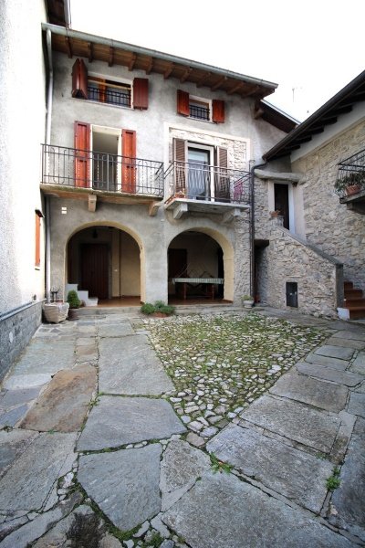 appartamento in vendita ad Alta Valle Intelvi in zona Pellio Intelvi