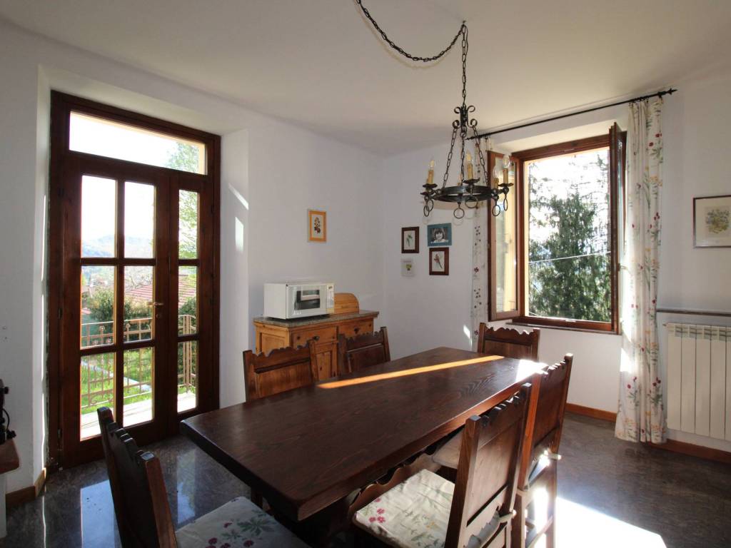 casa indipendente in vendita ad Alta Valle Intelvi in zona Lanzo d'Intelvi