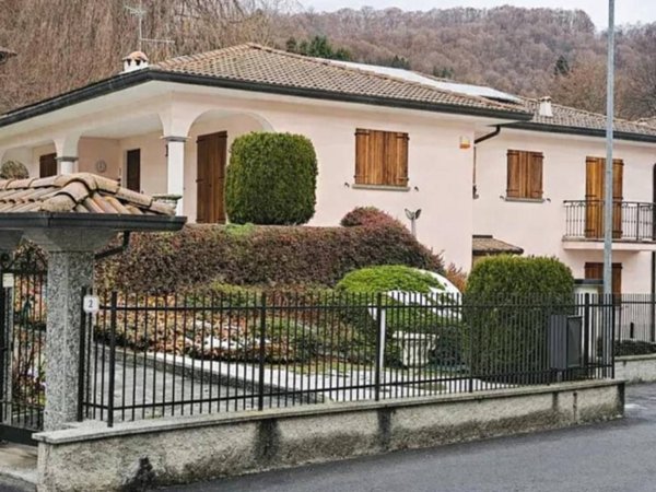casa indipendente in vendita ad Alta Valle Intelvi in zona Lanzo d'Intelvi