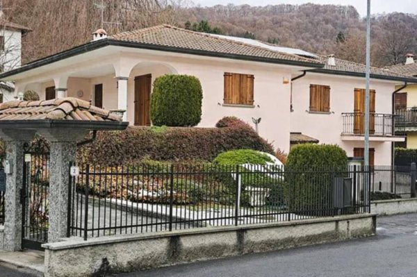 casa indipendente in vendita ad Alta Valle Intelvi in zona Lanzo d'Intelvi