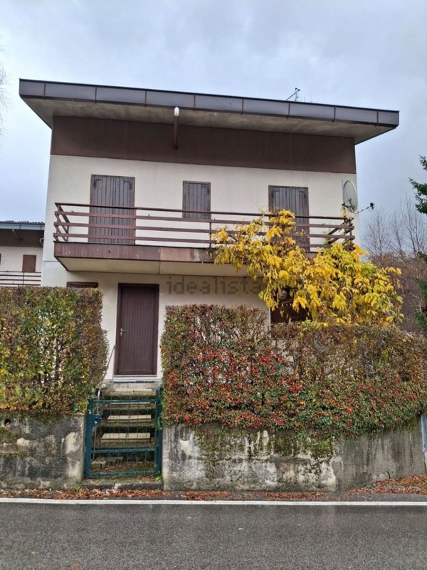 casa indipendente in vendita ad Alta Valle Intelvi in zona Lanzo d'Intelvi